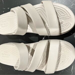 CROCS Dual Comfort Cream Sandals
